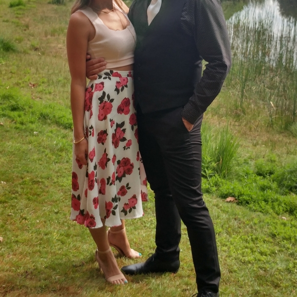 BB Dakota Floral Skirt Size 4 White with Pink Design Print - Picture 2 of 8